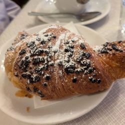 Er Baretto L'Arte del Caffè - Very freshly baked (still warm) Chocolate Croissant