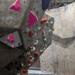 Edgeworks Climbing - Tacoma - Good bouldering section