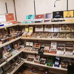 Diamond smoke & vape shop - Cigars