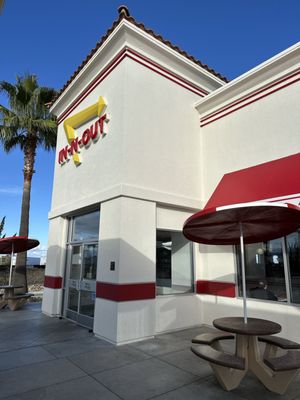 In-N-Out Burger by null