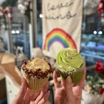 Jennivee’s Bakery - two cupcakes - Desserts Near Me - Chicago, Illinois