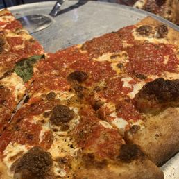 I've tried almost all the pizzas, today we're getting a traditional pizza with a little mozzarella. Outstanding.