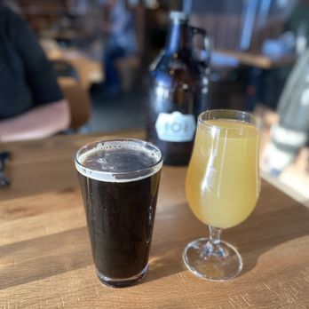 101 Craft Kitchen - Puppy Slumber Party (Stout) & Native Pear (Cider) - Gastropubs Near Me - Fishers, Indiana