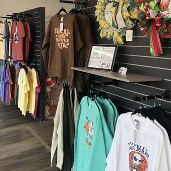 Quintons Crafthouse - Seasonal sweatshirts - Arts & Crafts Near Me - Collinsville, Illinois Quintons Crafthouse - Seasonal sweatshirts - Arts & Crafts Near Me - Collinsville, Illinois