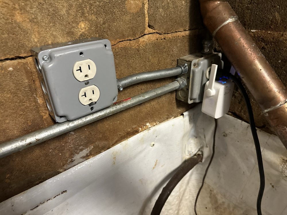 Slide of Manny's Building Maintenance And HVAC