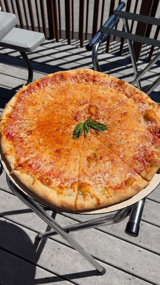 THE PIZZA BOX Updated September 2024 16 Photos & 51 Reviews 17 W