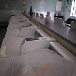 Clean & Fluffy Laundromat and Dry Cleaners - Super clean.