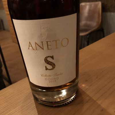 Aneto & Table by null