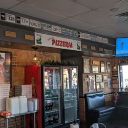 Sunset Pizzeria - Restaurant interior