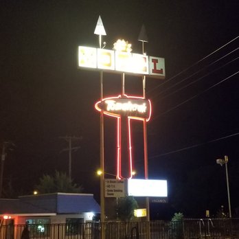 Tomahawk Lodge - Neon motel sign - Hotels Near Me - Cortez, Colorado