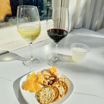 Pavilion Hotel - Wine happy hour - Hotels Near Me - Avalon, California Pavilion Hotel - Wine happy hour - Hotels Near Me - Avalon, California