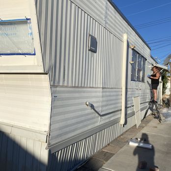 Ideas Unlimited Painting - Miss Portia needed her mobile home painted and quick, she chose diplomat blue. (Before) - Painters Near Me Ideas Unlimited Painting - Miss Portia needed her mobile home painted and quick, she chose diplomat blue. (Before) - Painters Near Me