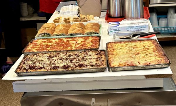 Putnam Pantry Candies, Ice Creams & Cafe by null