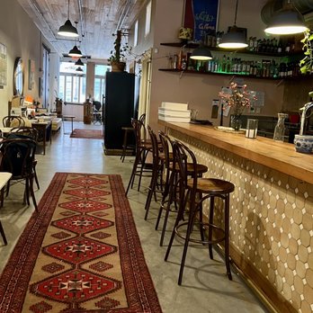 Fourth Wall - Lovely interior - Coffee & Tea Near Me - New Orleans, Louisiana
