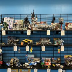 Bricks & Minifigs