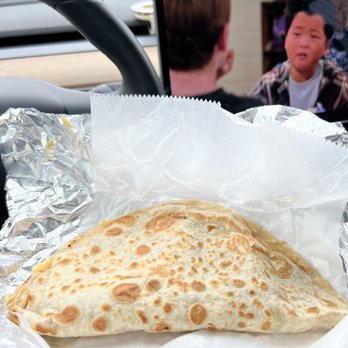 Taqueria Elena - a person in a car with a laptop - Food Trucks Near Me - Houston, Texas Taqueria Elena - a person in a car with a laptop - Food Trucks Near Me - Houston, Texas