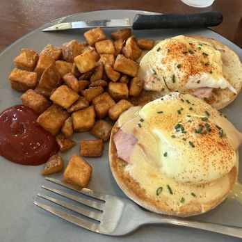 Ukraft Brunch Cafe - Eggs Benedict - Cafes Near Me - St. Louis, Missouri Ukraft Brunch Cafe - Eggs Benedict - Cafes Near Me - St. Louis, Missouri