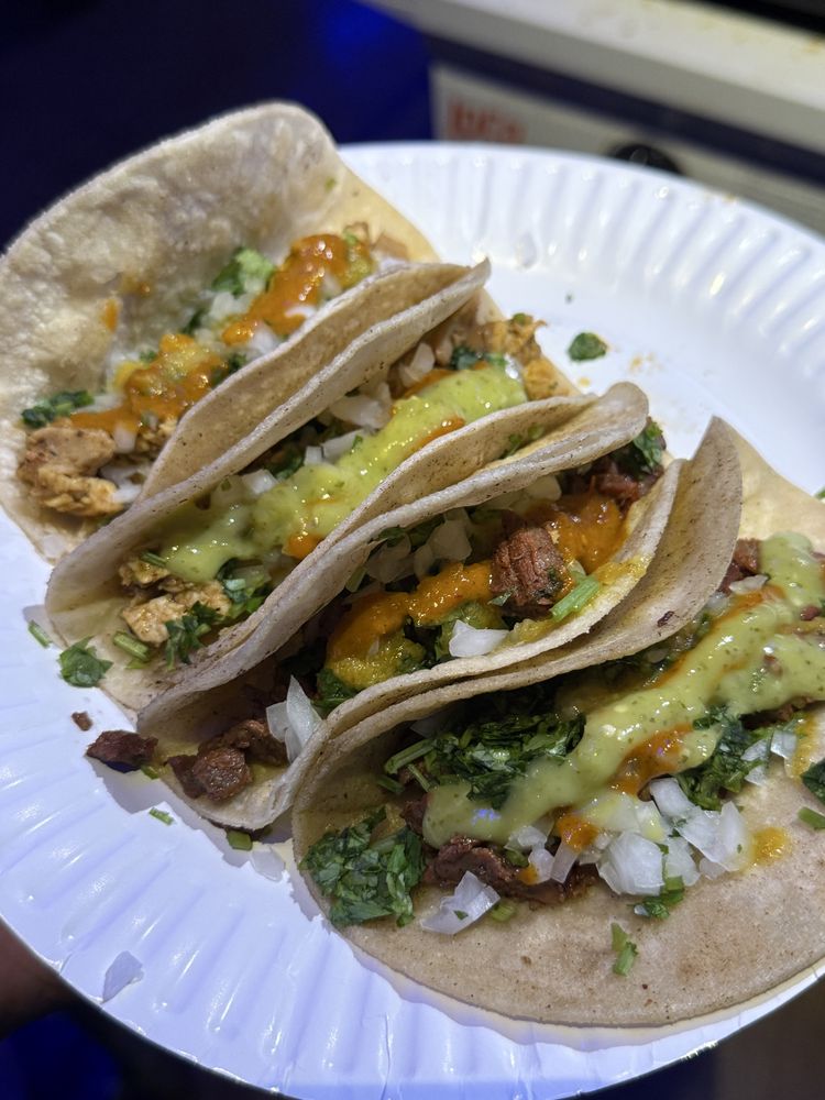 Food from Los Tacos Negros