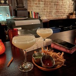 Pornstar martinis and show string fries