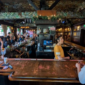 Tom Bergin's - horseshoe bar - Sports Bars Near Me - Los Angeles, California Tom Bergin's - horseshoe bar - Sports Bars Near Me - Los Angeles, California