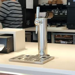 Attention HydroHomies & tourists, there's a self-service water dispenser if you're looking to refill your water bottle!