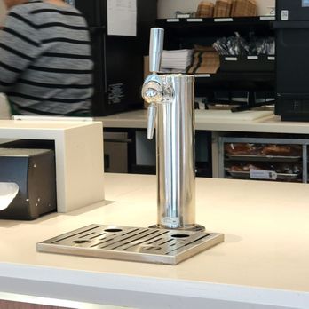 Starbucks - Attention HydroHomies & tourists, there's a self-service water dispenser if you're looking to refill your water bottle! - Coffee & Tea Near Me - New York, New York