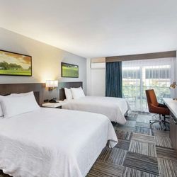 Hilton Garden Inn Davis Downtown - Guest room
