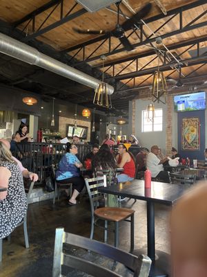 Lindy's on 4th by null