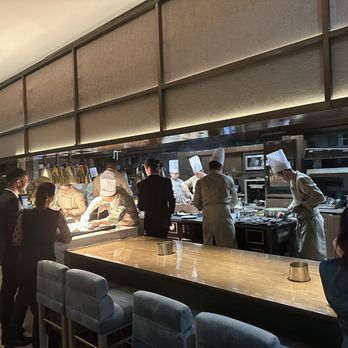 Pavyllon - Open kitchen - Bistros Near Me - Paris Pavyllon - Open kitchen - Bistros Near Me - Paris