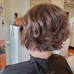 Salon Revel - Julia gave me an amazing new cut! I highly recommend her!