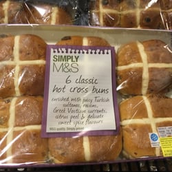 馬莎百貨 - Hot cross buns.. Nothing hot about it for 45 bucks...
