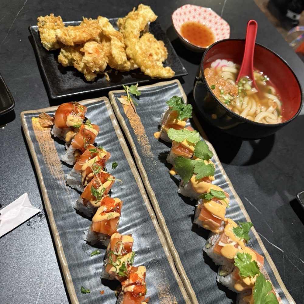 Sushi%AYCE/All You Can Eat - Hot hot roll, 168 roll,  tempura, udon - Sushi Bars Near Me - Seattle, Washington
