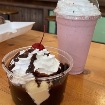 Farm Luck - Brownie fudge sundae and strawberry smoothie - Ice Cream & Frozen Yogurt Near Me - Waxahachie, Texas Farm Luck - Brownie fudge sundae and strawberry smoothie - Ice Cream & Frozen Yogurt Near Me - Waxahachie, Texas