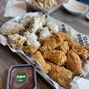 Pelicana Chicken - a tray of chicken nuggies and dipping sauce - Korean Near Me - Cupertino, California