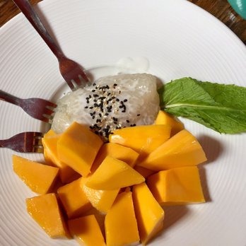 C'est Bien Thai - Yum~~Mango Sticky Rice - Thai Near Me - Chicago, Illinois