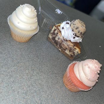 Two Chicks Whisky Business - Cupcakes Near Me - Plainfield, Indiana Two Chicks Whisky Business - Cupcakes Near Me - Plainfield, Indiana