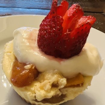Que Rico Catering - Peach cobbler cheesecake - Caterers Near Me Que Rico Catering - Peach cobbler cheesecake - Caterers Near Me