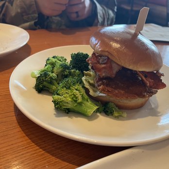 Applebee's Grill + Bar - Chicken Bacon Ranch Sandwich - Sports Bars Near Me - Fort Payne, Alabama