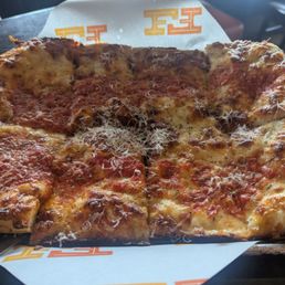 Detroit style cheese Detroit style cheese