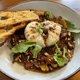 Burrata & Pear salad