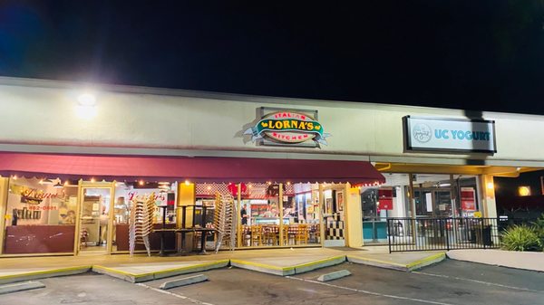 Lorna's Italian Kitchen by null