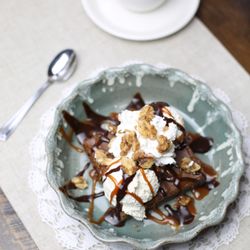 The White Horse Inn - Dark Horse Hot Fudge Brownie - 
Nutella fudge brownie, house-made vanilla ice cream, chocolate, caramel, chopped nuts, whipped cream