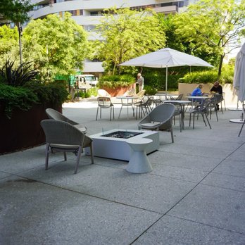 The Landmark Cafe - Outdoor patio - American Near Me - Los Angeles, California