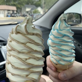 Dairy Korner - Butter Pecan and Blue Goo Favor Burst both Large - American Near Me - Saint Joseph, Michigan