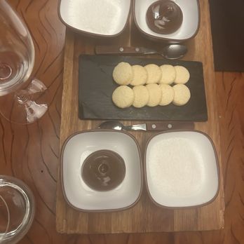 The Argentine Experience - Alfajores (dulce de leche, cookie, sugar) - Argentine Near Me - Puerto Iguazú, C The Argentine Experience - Alfajores (dulce de leche, cookie, sugar) - Argentine Near Me - Puerto Iguazú, C