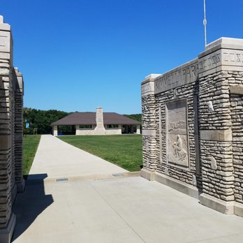 Kimmel Park - formal entry from the street into the park - Parks Near Me - Vincennes, Indiana Kimmel Park - formal entry from the street into the park - Parks Near Me - Vincennes, Indiana