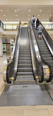 Staten Island Mall by null