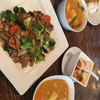 Bamboo Thai Kitchen - Pad See Ew and Massuman Curry - Vietnamese Near Me - Columbus, Ohio Bamboo Thai Kitchen - Pad See Ew and Massuman Curry - Vietnamese Near Me - Columbus, Ohio