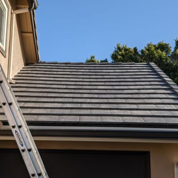 Premium Roofing Systems - Small garage - Roofing Near Me - Santa Ana, California Premium Roofing Systems - Small garage - Roofing Near Me - Santa Ana, California