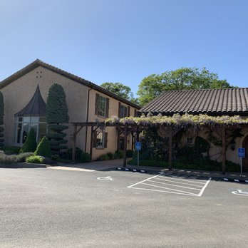 Troon Vineyard - The tasting room - Wineries Near Me - Grants Pass, Oregon Troon Vineyard - The tasting room - Wineries Near Me - Grants Pass, Oregon